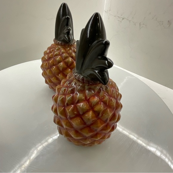 Tommy Bahama Pineapple Salt & Pepper Shakers - Picture 6 of 8
